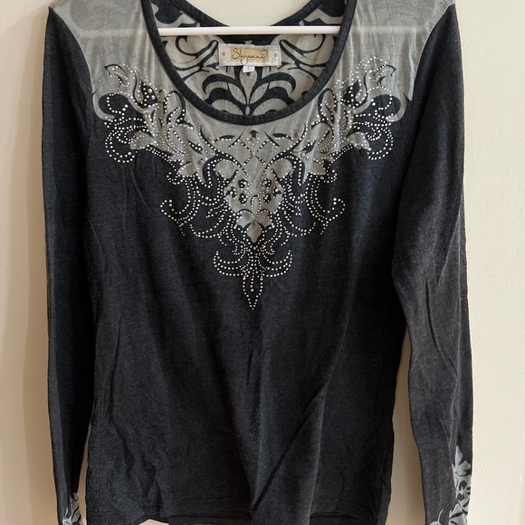 Tops - Picture 1 of 2